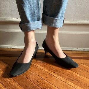 Vintage Black Silk Square Toe Classic Mid Heel Pumps EUC Sz 9 B 1960s